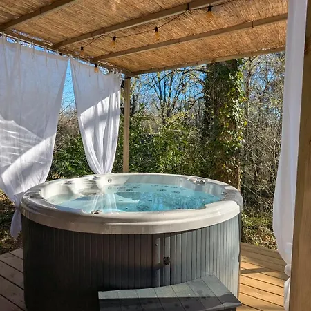 Grand Chene Avec Privatif Dağ evi Biron (Dordogne)